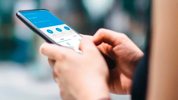 Personas usando billeteras virtuales en Argentina